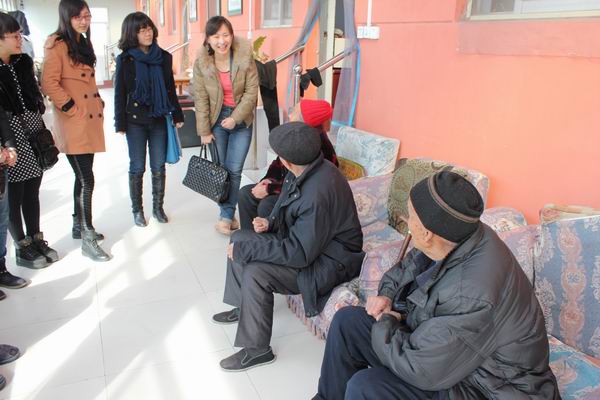 播撒爱心 传递温暖——77779193永利官网集团开展新学期志愿者活动