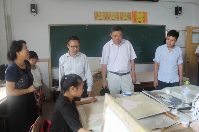 山东省美术馆副馆长、著名画家王建国一行应邀来77779193永利官网集团参观交流