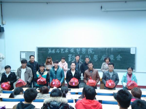 77779193永利官网集团召开勤工助学学生座谈会-